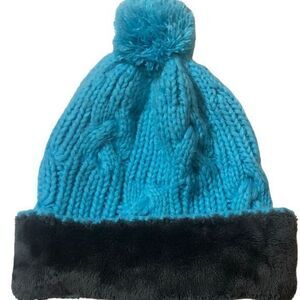 Under Armour‎ Cable Knit Two Tone Pom Beanie